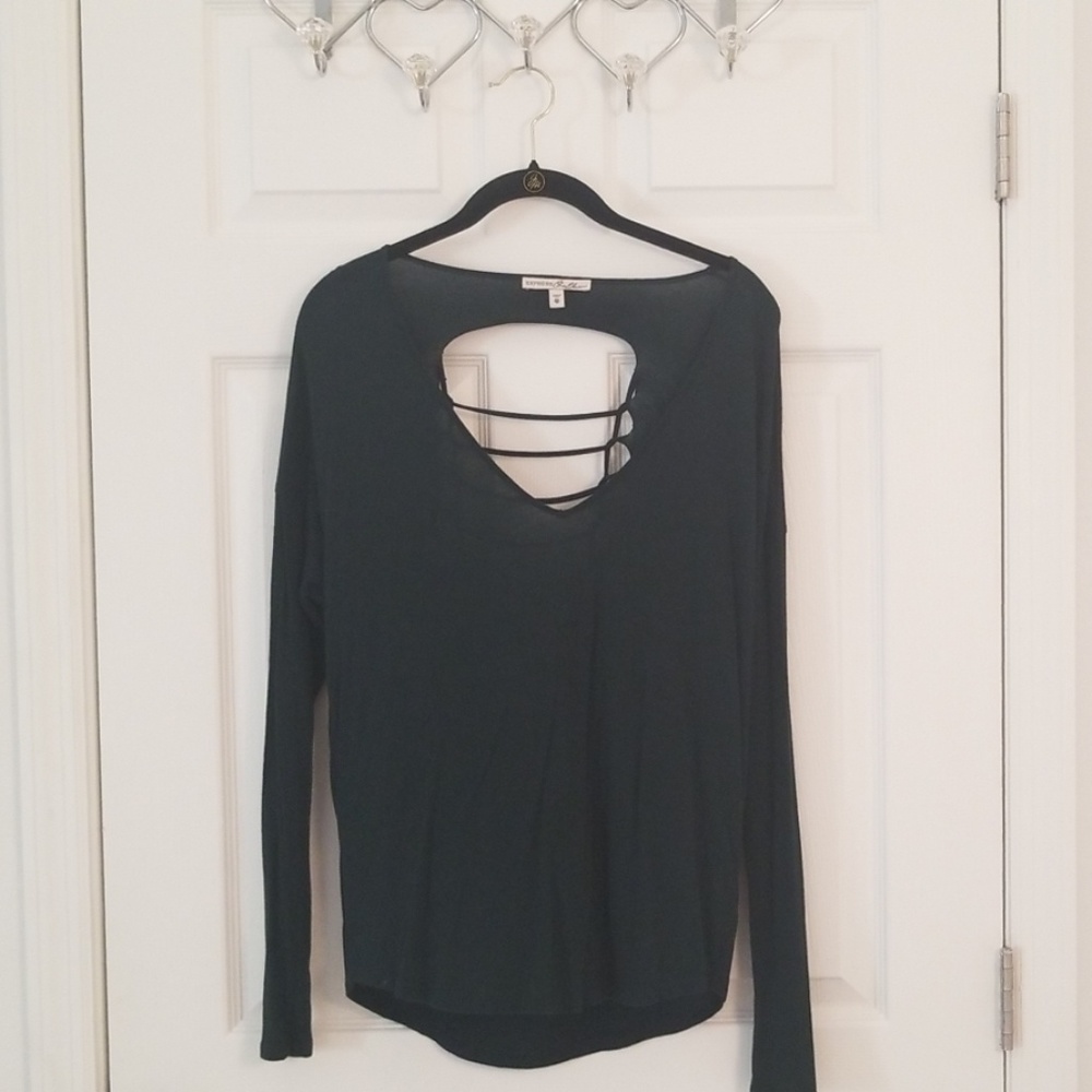 V-NECK LONG SLEEVE SHIRT